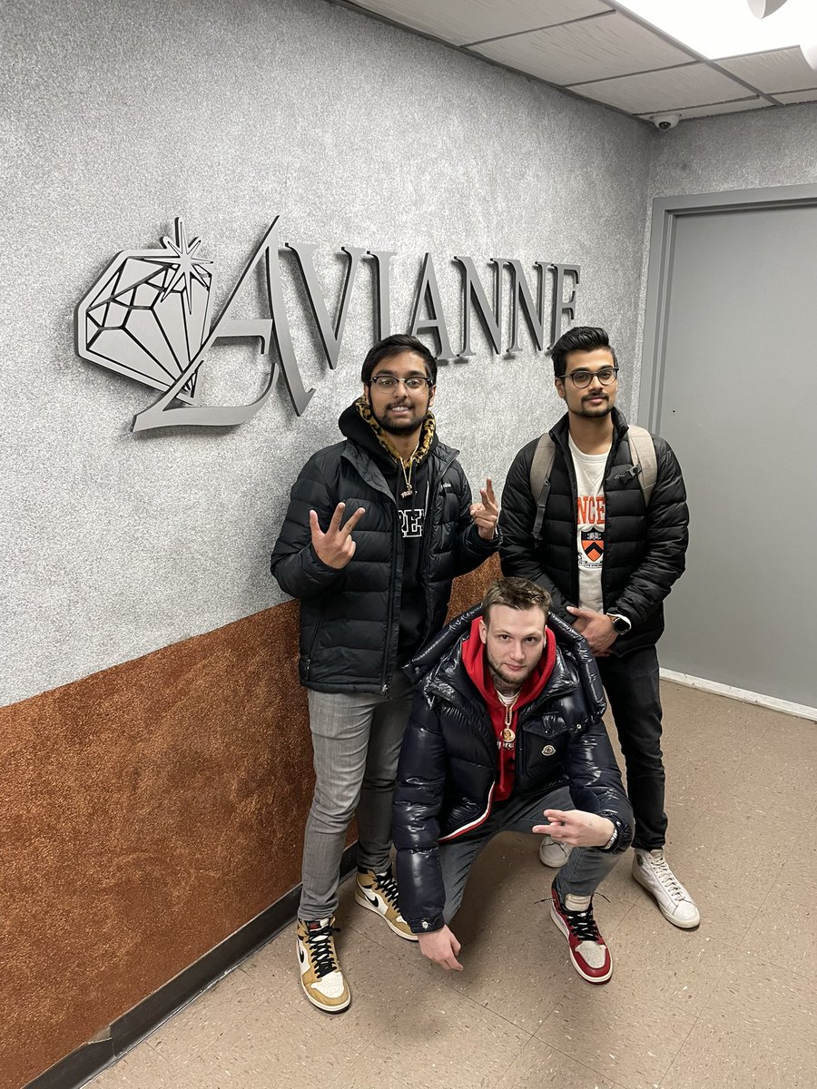 DigiTechNFT's tweet photo. Digi Tech Apparel x Avianne Jewelers. Our holders are going to shine. More info coming soon.💎

To celebrate, let's giveaway a whitelist spot.

To enter: 
1. Follow @digitechapparel
2. Retweet &amp; Like this Tweet♻️
3. Tag one friend👥 https://t.co/ZiyFdnHpI0
