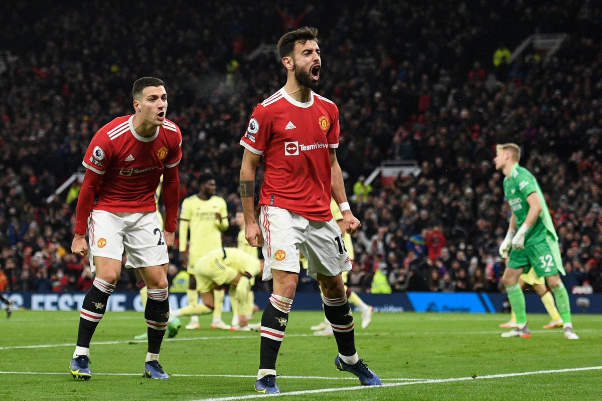 BoonaFm's tweet photo. #PLUpdates
HALF-TIME:
 Man Utd 1-1 Arsenal

A half full of entertainment and drama comes to a close, with the sides level thanks to strikes from Emile Smith Rowe and Bruno Fernandes
#BoonaFmSports https://t.co/QwVv53XSIr