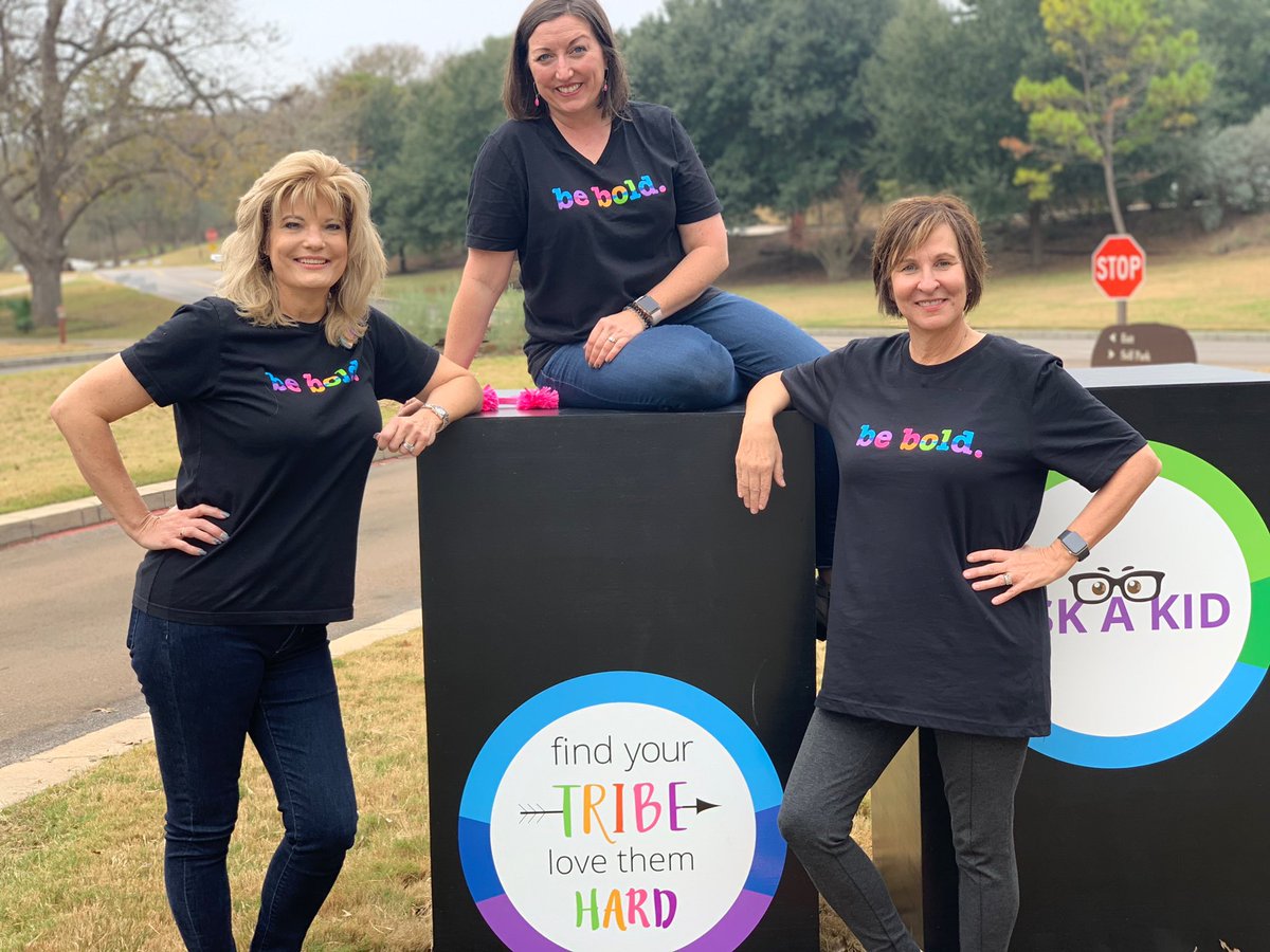 SSlead4ward's tweet photo. @lead4ward the content team THANKS you think21 peeps! team pics through the years- love these ladies!  #dareya #think2021 https://t.co/b1sbP1L6cW