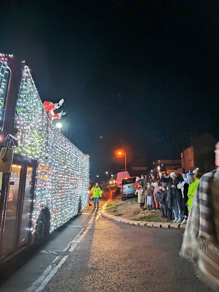 benwgarcia's tweet photo. Great Thursday night volunteering with the #SantaTeam. So many people volunteering tonight even the Chief Elf of Commercial and his wonderful hat. ๐
๐ฆ https://t.co/cCHcnhgM51