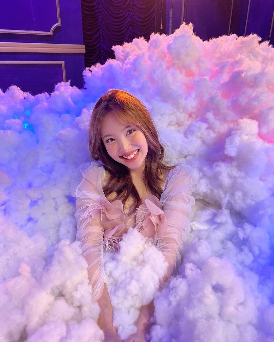 NAYEON tweet media