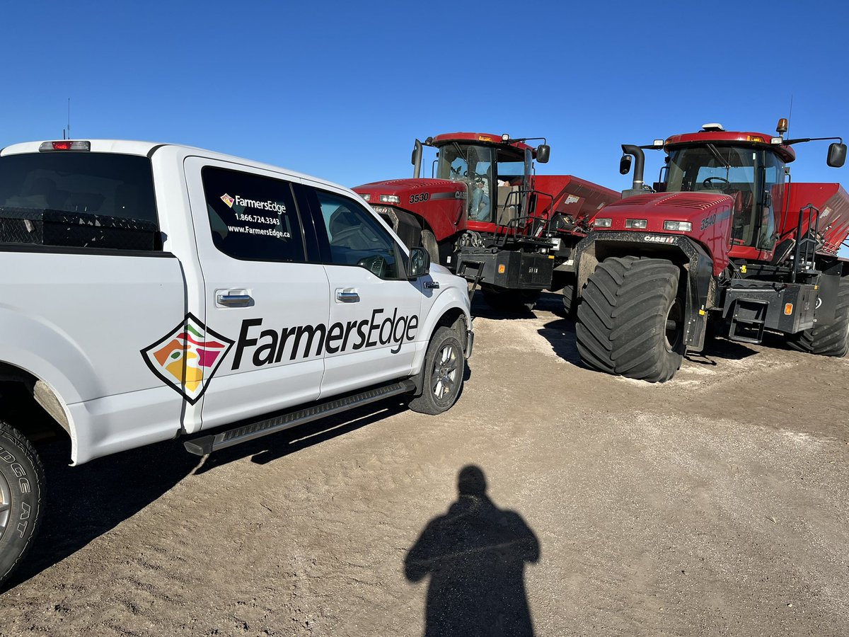 chamlingc17's tweet photo. Mid 80s in north Texas in December installing on some case spreaders.. gotta love a outdoor office @farmers_edge https://t.co/Xfr37wONtC