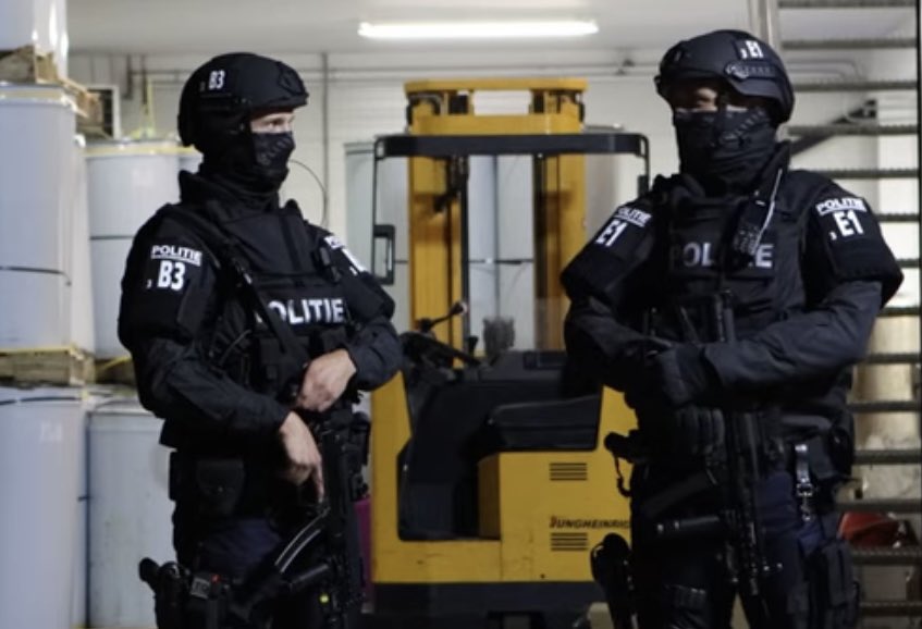 OOVSupport's tweet photo. De afgelopen vier weken hebben figuranten van OOV-Support medewerking verleend aan de Landelijke VaardigheidsTraining van de Bewakingseenheden van politie Nederland. 

Lees hier meer: https://t.co/077skjvoBz https://t.co/nuTWClHy4F