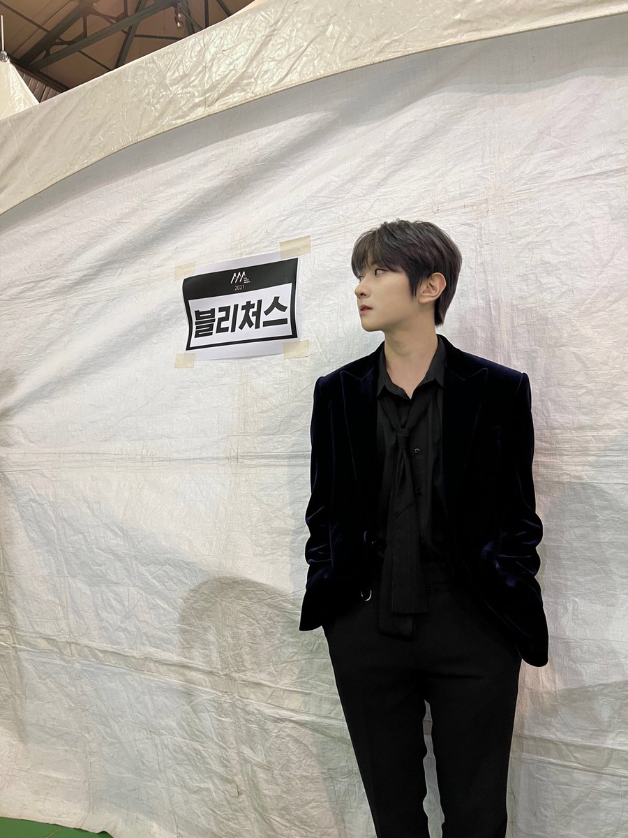 blitzersworld's tweet photo. 211203 sya fancafe

Blee! Thanks to blee, I was able to have a happy day today. It's sad that we couldn't receive it in front of blee, but we'll work harder next year! I'll do my best to get it in front of blee. I love you. 🥰🥰 https://t.co/VfbS5ut3b8