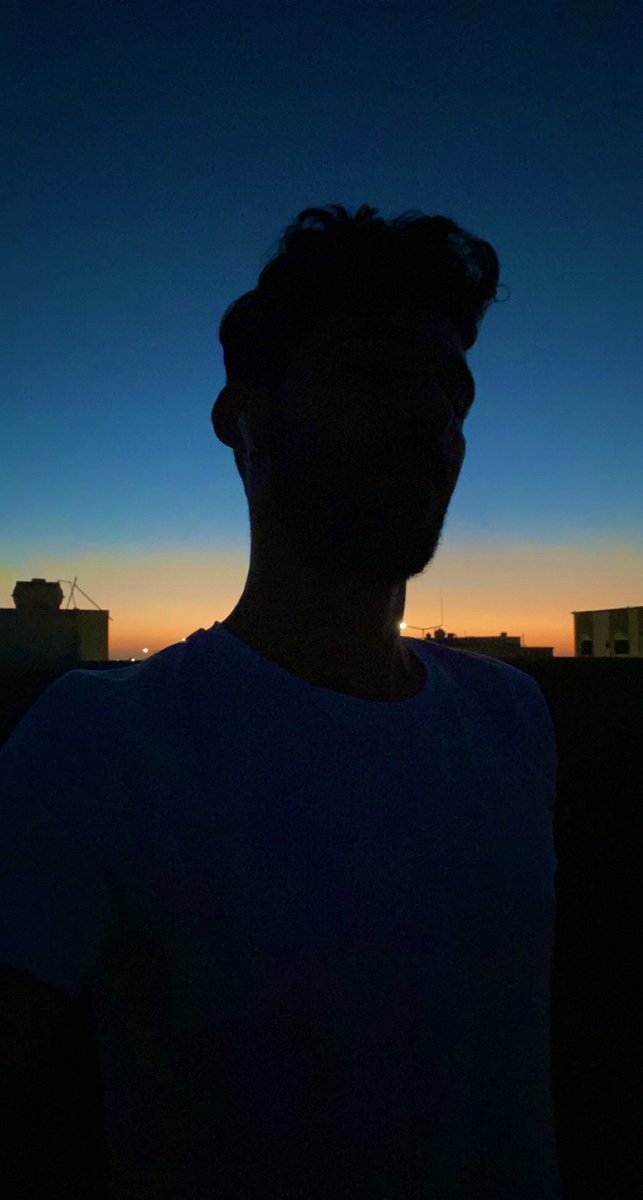 j__l__k's tweet photo. كل يوم ابيع من صبري لـ يآسي
لين صرت انسان مدري كيف صرته 
مابقى من راس مالي غير راسي 
راسي الي فدوته كل ما خسرته ،. https://t.co/G5FWg0W0x7