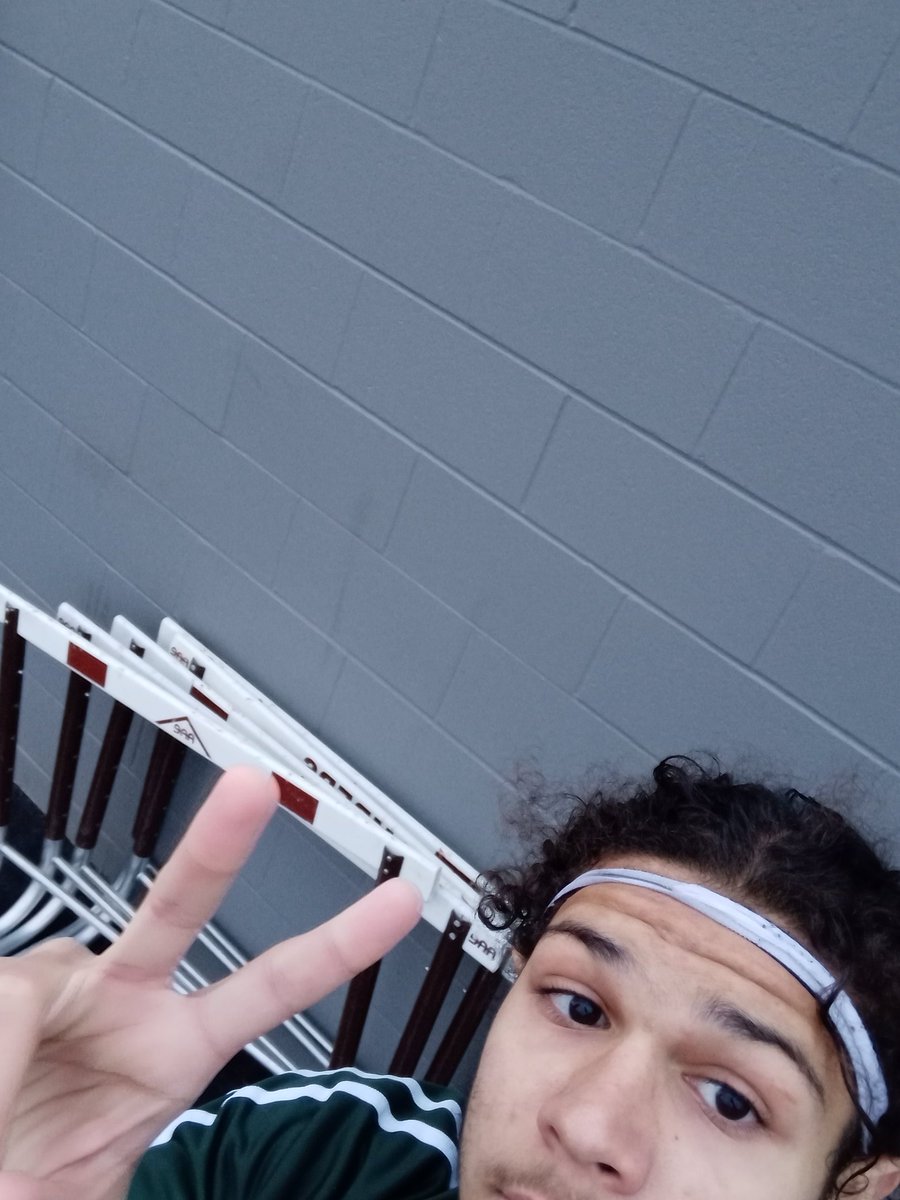 Even though the rain and wind are coming down heavy that won't stop us from getting ready for tomorrow's big meet 🏃‍♂️💪
<a href="/ERBomberstrack/">ERTrack&Field</a> #firstmeettomorrrow #newschoolrecordcomingsoon
#hurdlegang