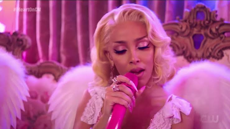 arquivomusic's tweet image. anitta vai cantar no jingle ball, ariana, taylor, doja, the weeknd e diversos outros artistas de peso já cantaram no evento. ela está cada vez mais relevante