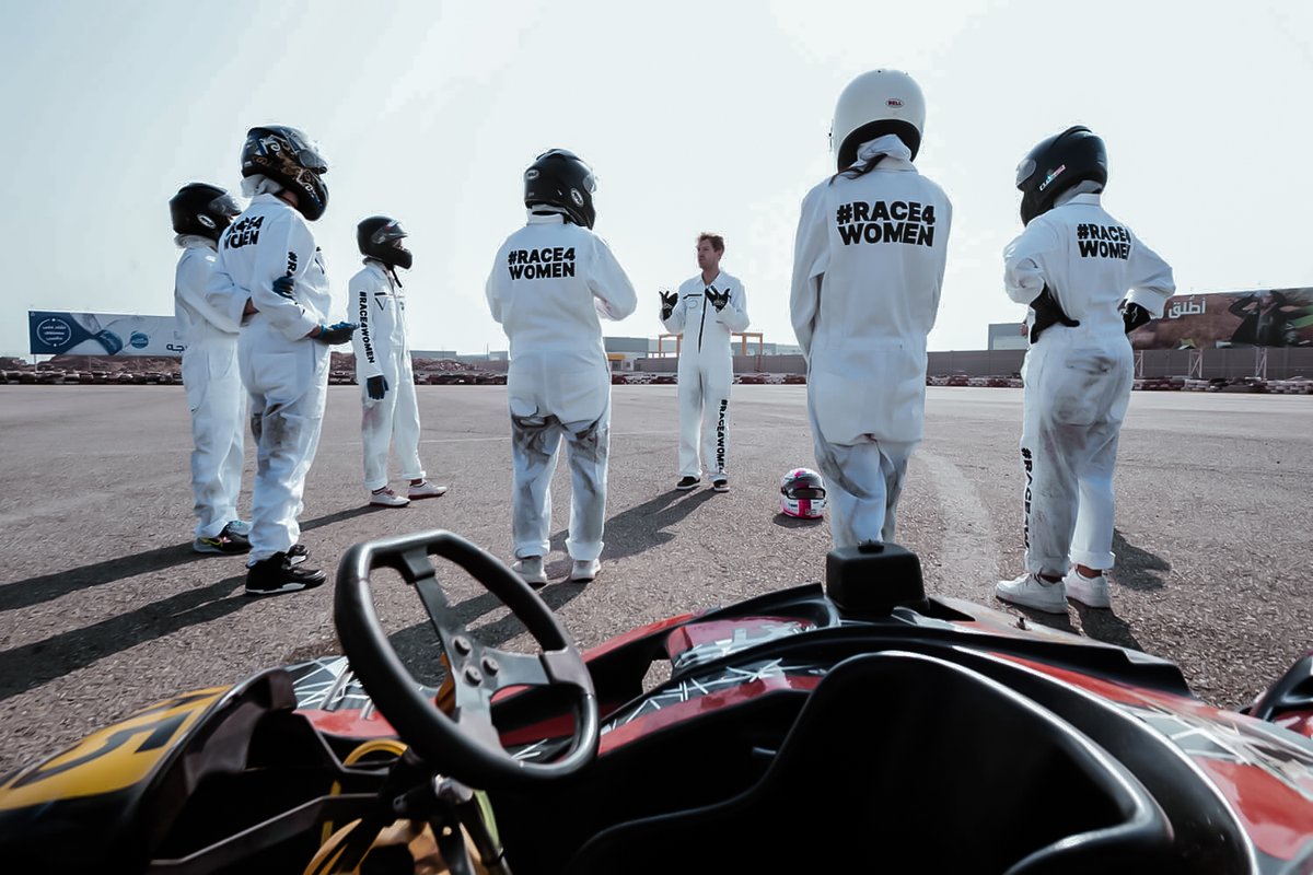 AstonMartinF1's tweet photo. An inspiration. 💚

#RACE4WOMEN #SaudiArabianGP #F1 https://t.co/eVqw9c1TK7
