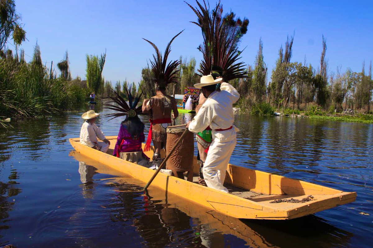 evelyn_parraA's tweet photo. Continuamos el recorrido con la alcaldesa de #Tláhuac @bereheca, realizando limpieza de lirio acuático en la zona de chinampas.

Presentes las alcaldesas @ClaraBrugadaM, @tapia_vanegas y los alcaldes @fchiguil y @JoseCarlosXoch.

🔴🎥https://t.co/hfDJ7vjYT5

#EvelynParraAlcaldesa https://t.co/EasowzK4C2