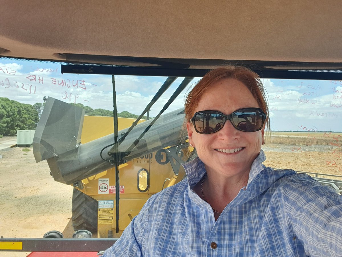 Mandatory chaser bin selfie for #harvest21. It's all about chasing lentils today!
<a href="/CoolamonCB/">Coolamon</a> <a href="/CaseIHAus/">Case IH Australia</a> 
#womeninharvestcomp