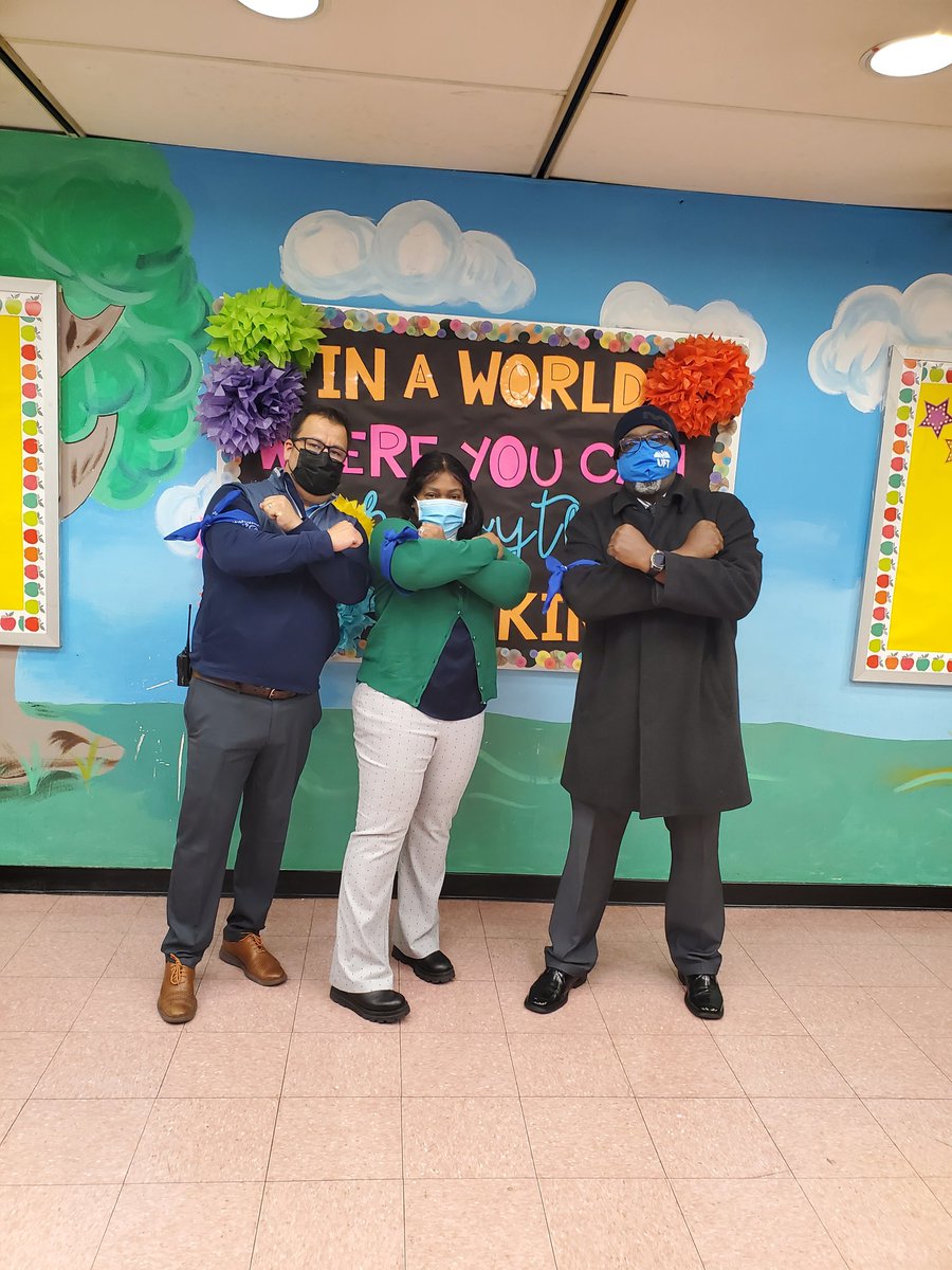 uftdistrict9's tweet photo. PS 274X's Principal Pepe Gutierrez and AP Keisha Greene join UFT District 9 Representative, Aqeel Williams for the kick off of The D9 Day of Action!! Blue armbands!! #OurKidsNeed #GiveOurKidsAFightingChance #SmallerClassSize #D9Strong @UFT
#OurKidsNeed https://t.co/CMznJBMmke