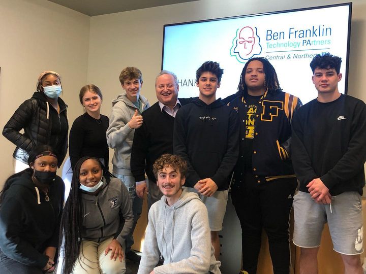 eacademynews's tweet image. @BenFrankBrian from Ben Franklin Technology PArtners stopped by this afternoon to give a master class on networking! Students practiced their elevator pitch introductions and learned tips and tricks to become a better connector! 
#JointheJourney #eAcademy #Networking101