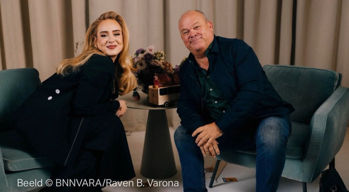 IngaMaitri's tweet photo. #busjekomtzo met #Adele Knap v #pauldeleeuw, zo nerveus en toch ontwapenend en grappig. Lijkt me lastig om zo beroemd te zijn als Adele. Dat mensen om je heen steeds starstruck zijn. Fijn interview,
omgeven door sfeervolle beelden & humor, ook v #hanskesting. https://t.co/VT94SMrXzI