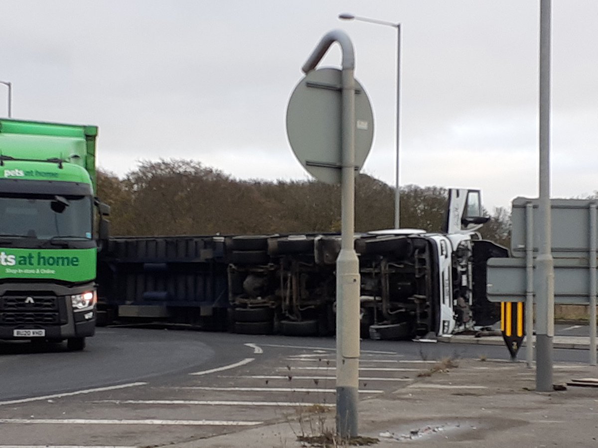 greenbeltsal's tweet photo. @looknorthBBC I wonder how many more #Lorry drivers will miss judge the dreaded #Roundabout 
Will #redesigning the #roundabout be one of the "Conditions" of the " #ConditionalApproval"
@East_Riding ? 
@saveferriby2020 @SHunsleyFOCUS  @resident_north 
@ArroJoanne 
@linwhitehouse 
@chrisywo https://t.co/y90efK5DvF