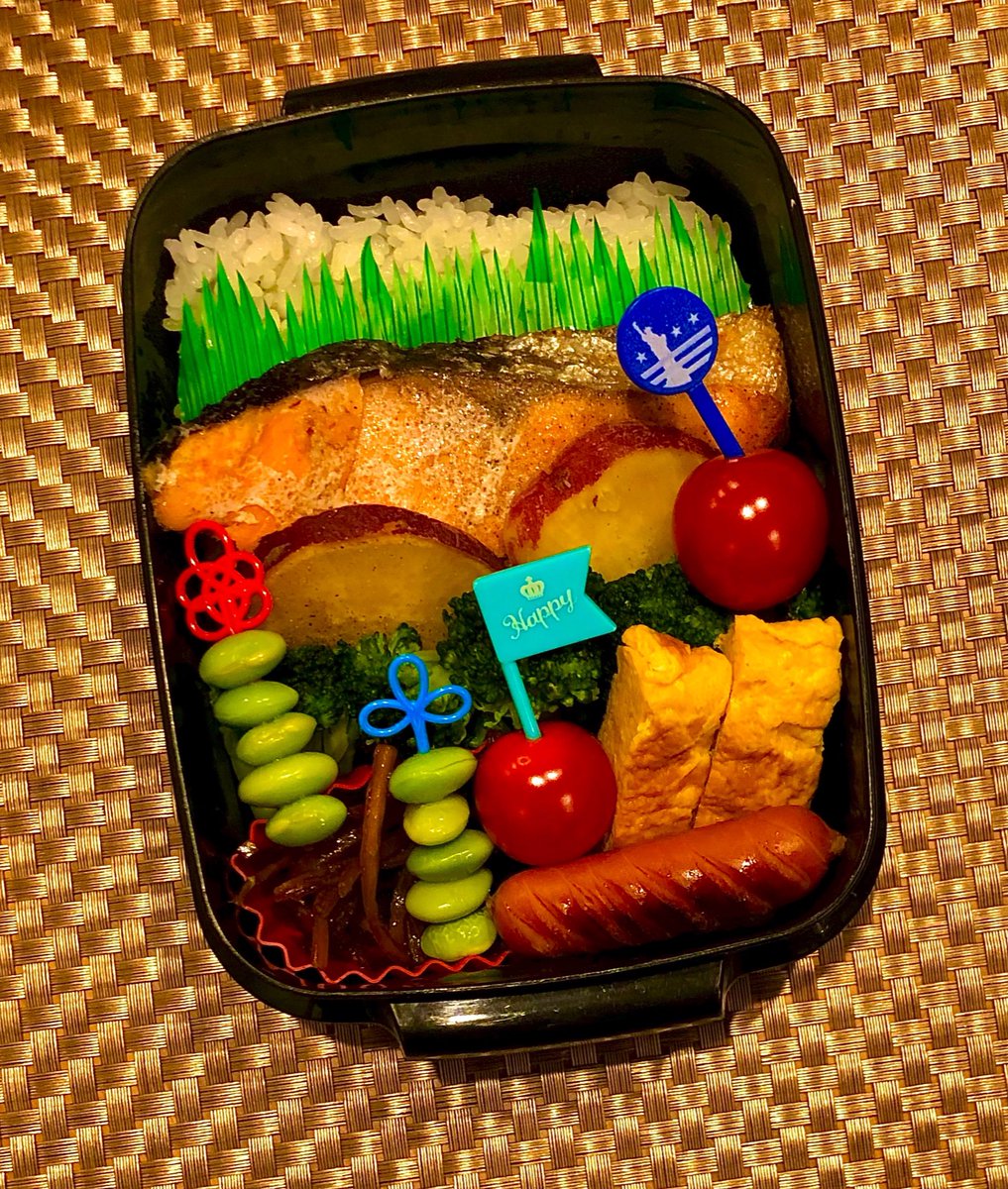 金曜日✌️今日は鮭弁当🍱