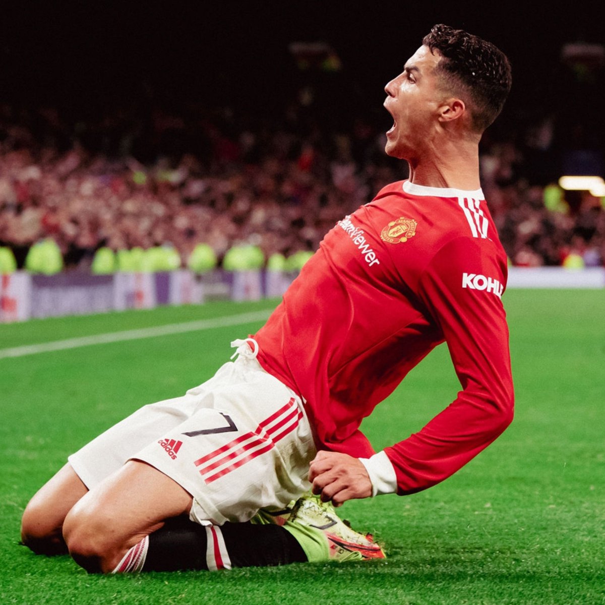 InvictosSomos's tweet photo. Ni Messi, ni Pelé, ni Maradona, ni Ronaldo Nazário. Saluden al primer jugador capaz de convertir ¡¡800 GOLES OFICIALES!! a nivel absoluto en el fútbol profesional. El máximo goleador de todos los tiempos. El jugador más decisivo que ha existido. EL BICHO. https://t.co/Lk7zCqHYFp