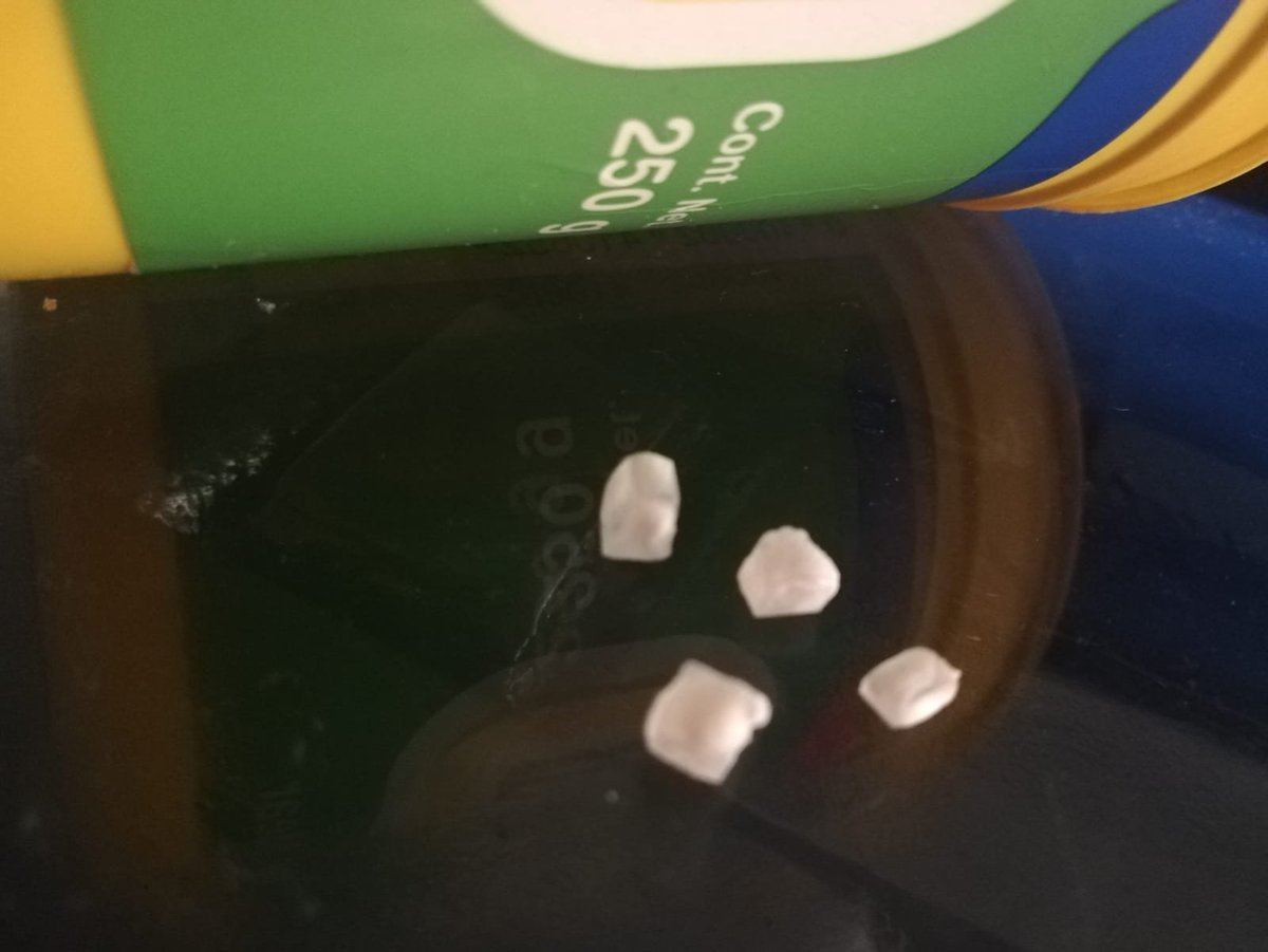 NEdGouveia's tweet image. Estaba buscando a #Funderful para ir directo con ellos pero al parecer no tienen información de contacto mas que la dirección en Monterrey. La masa para moldear trae estos pedacitos de plástico muy duro, @HEB_Mexico aplíquense, esto podría ser muy peligroso para los niños.