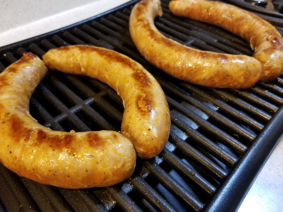 Pinlicious1's tweet image. Spicy garlic sausage on the grill 🔥