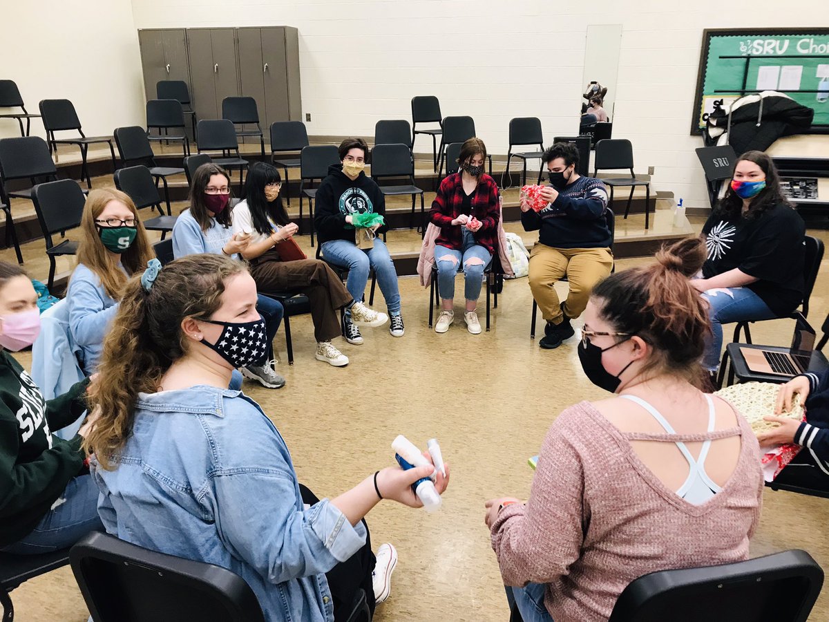 SRU_FluteStudio's tweet photo. A little fun on our last day of flute ensemble! Happy Holidays! 🎶 https://t.co/0syAVB50JJ