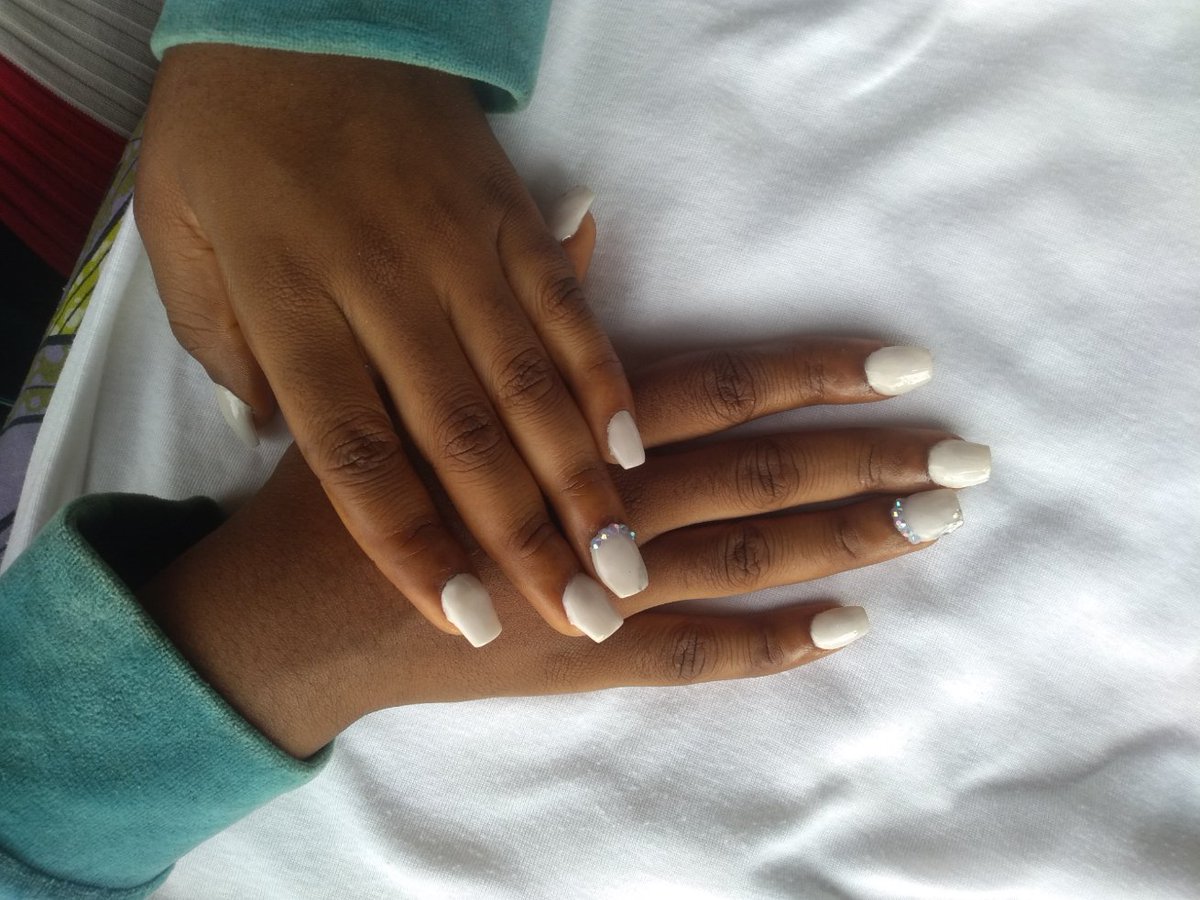 Beautymistres's tweet photo. Pretty nails make me smile.
#nailtech #lashtech #Egbedanails #lagosnails #nails 
call 07056216483 or DM https://t.co/GCmzDwovKA