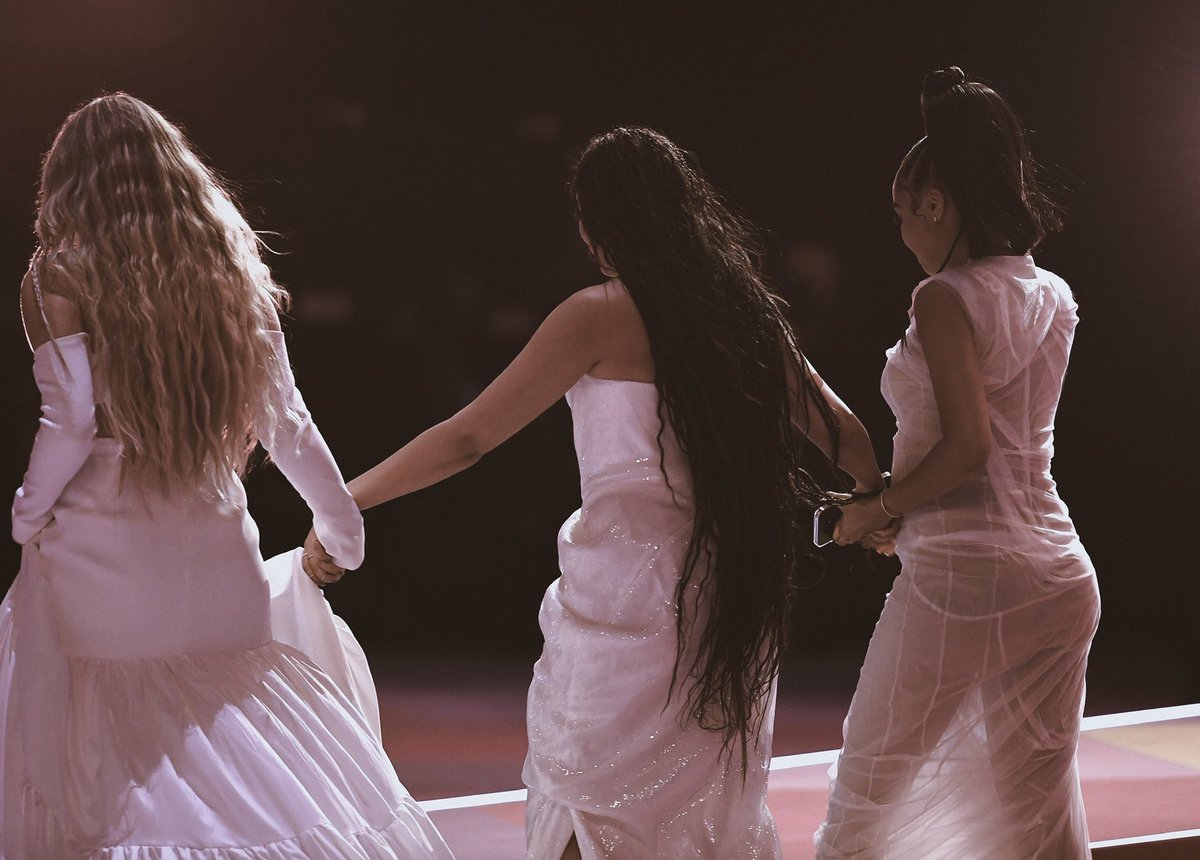 Les <a href="/LittleMix/">Little Mix</a> seront en break à la fin de leur prochaine tournée… plein de bonnes choses à venir 🧡