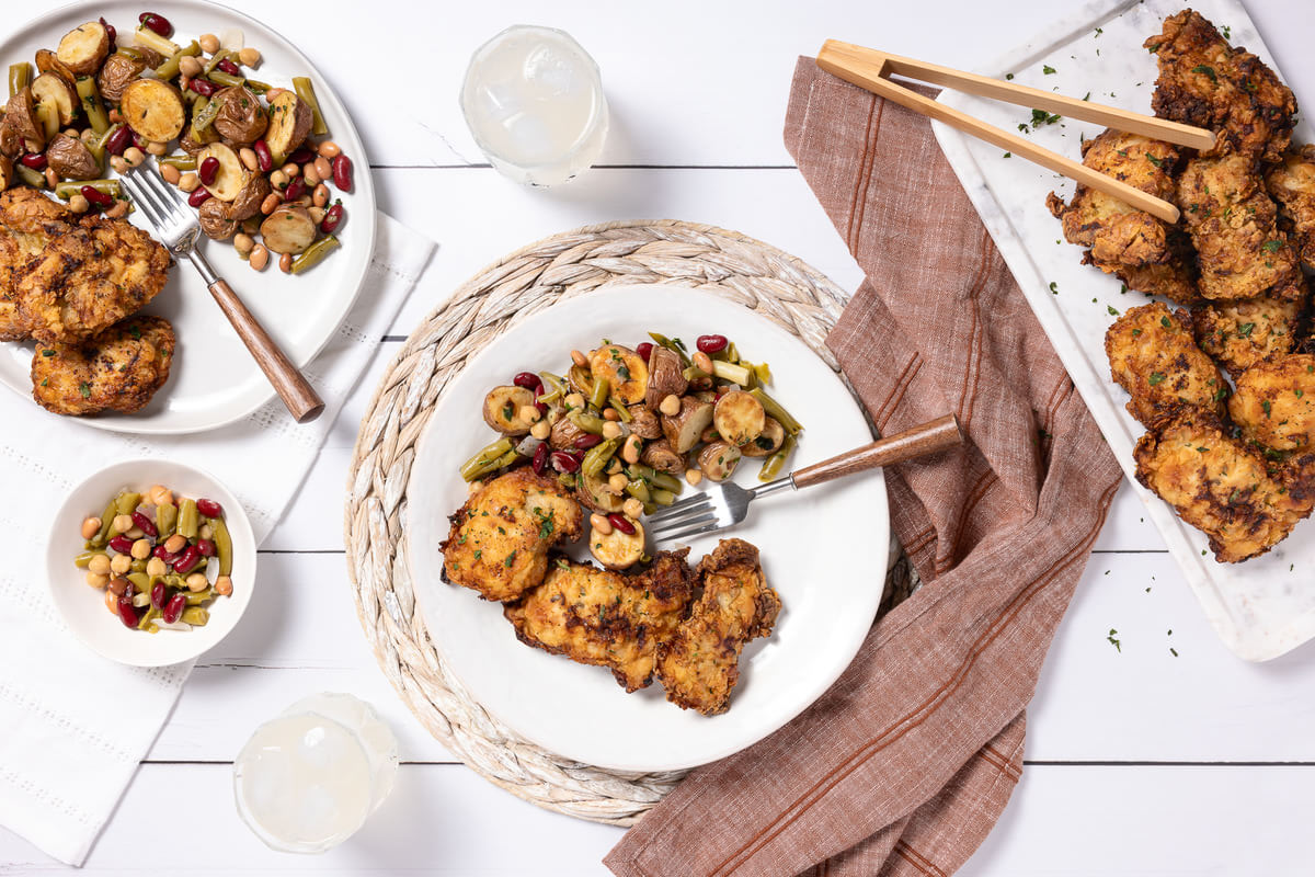 Have Farm Fresh Flavor for dinner, and make it easy!  🙌Country Fried Buttermilk Chicken, paired with Paisley Farm Five Bean Salad as a ready made side dish.  Yes please. #easydinner #farmfreshflavor #readymadesidedish
Recipe ➡️paisleyfarmfoods.com/recipes/countr…
