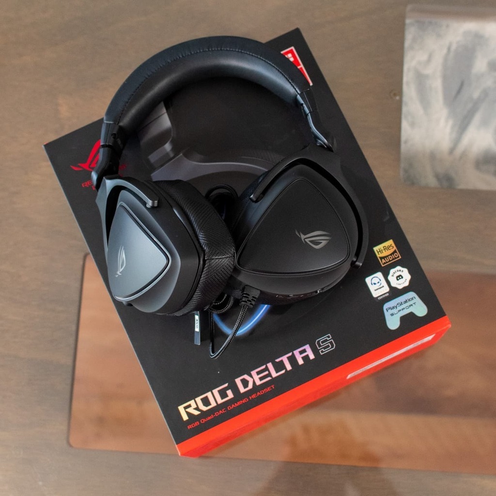 pasionmovil's tweet photo. Los #rogdeltas de @rog_mx ( @asusrog ) son #audifonos #gamer premium que cuentan con #sonido de 7.1 canales y un sistema de #cancelacionderuido mediante #inteligenciaartificial capaz de filtrar una gran cantidad de ruidos indeseables, aptos tanto para #g… https://t.co/ES0RAP60h5 https://t.co/KFr9TyDDZb