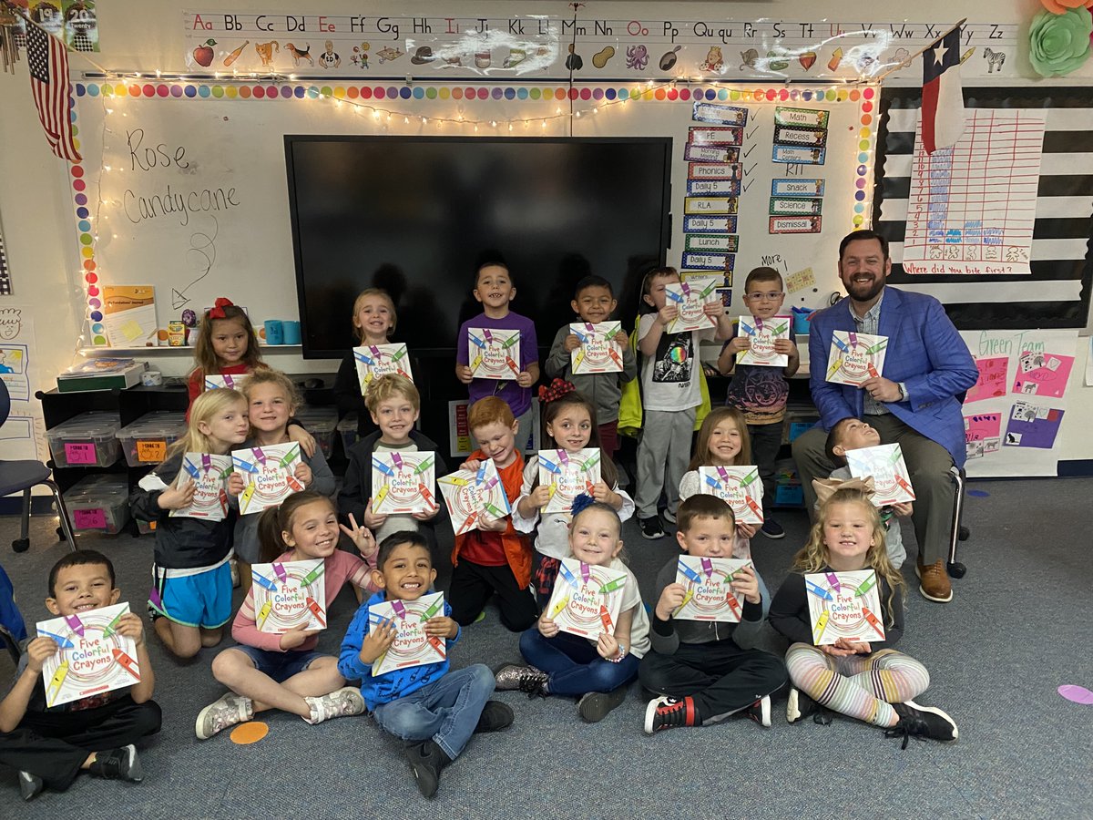 KeithBPatrick's tweet photo. Nothing will brighten your day like reading to a Kindergarten class! Thank you to @LBKUnitedWay for keeping United We Read going all year long! And thank you to @chelseanicbrady for letting me hang out with your kiddos, you're doing an amazing job with them! #FrenshipWay https://t.co/mhelp4NF6t