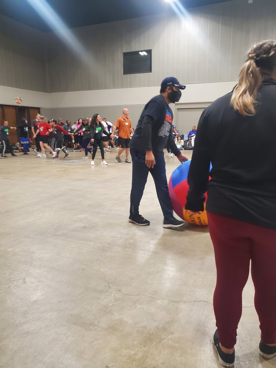 PeAztec's tweet photo. thanks for the awesome presentation @PEScottWilliams using #omnikin #TexAHPERD https://t.co/abyofIDrK4