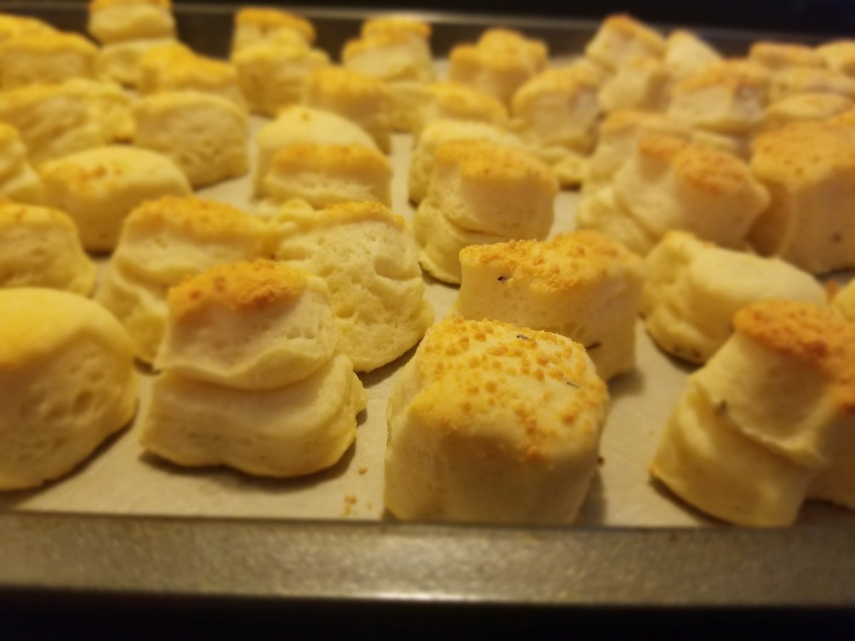 Pinlicious1's tweet image. Salty cheese biscuit bites