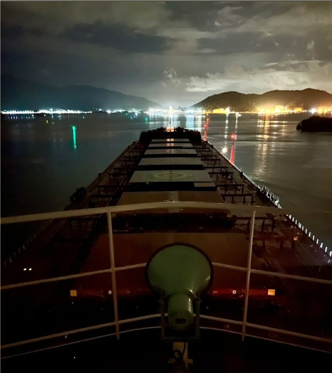 praticagemdobr's tweet photo. Manobra no Porto Sudeste, Itaguaí, Rio de Janeiro.

📸 Prático @rafadracx on Instagram 

#Praticagem #PraticagemDoRio #ZP15 #PraticagemDoBrasil #Pilotage #ShipsInPics https://t.co/SoqKw90INW