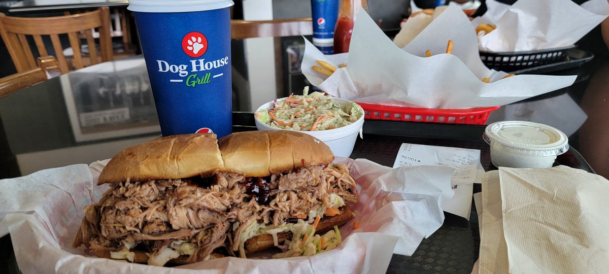 BoxingVitals's tweet photo. What's for lunch ? Today I was at #Firestones in #Bakersfield and had the #PulledPork #Sandwich they call it the Pig it was delicious. This place is owned by the same owners of #DogHouse Grill in #Fresno https://t.co/surcxYlxKh