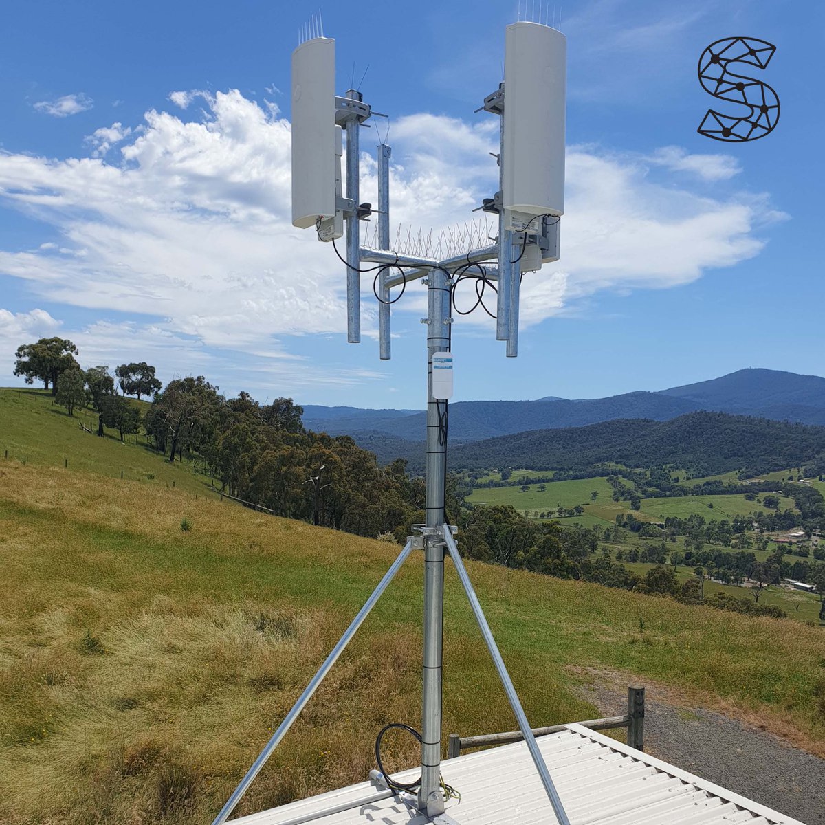 The team are at it again deploying a new transmission site to service regional businesses where the nbn has forgotten about them. 📡

Can you guess where they are? 🤷

#fixedwireless #ruralinternet #regionalinternet #agribusiness #notnbn