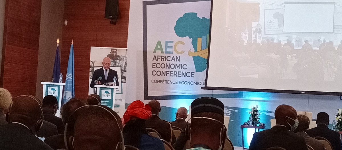 yaldafrica's tweet photo. In 2020, 30m people were living in extreme poverty in Africa. In 2021, the pandemic is estimated to push more 39m in extreme poverty
African Gov'ts need to strengthen & entrench Decentralisation for equitable economic recovery.
@UNDPAfrica
@ECA_OFFICIAL
@AfDB_Group
#YALDA4AEC https://t.co/ixKQdQmyLF