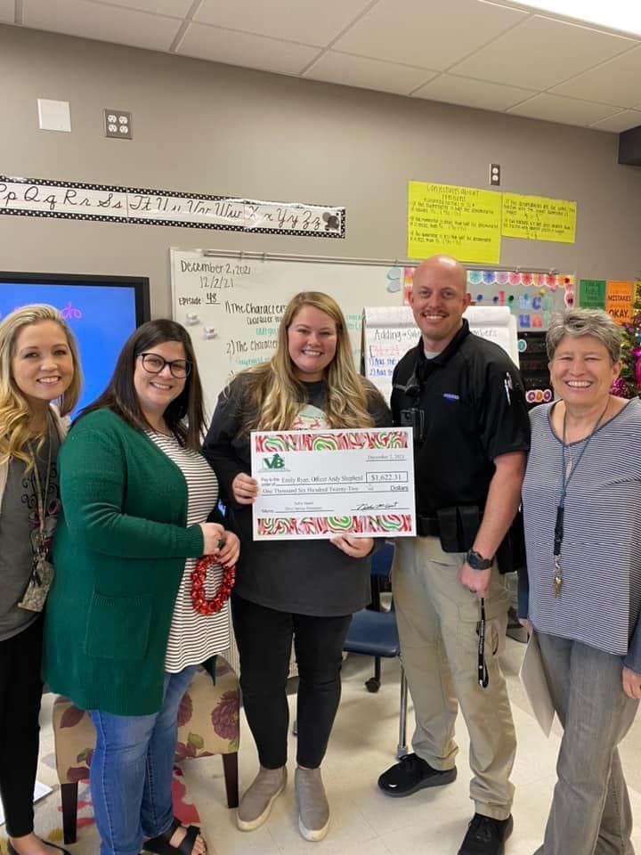 VBSDPointers's tweet photo. Christmas came early for some VBSD teachers today! 🎄The Pointer Patrol awarded 18 grants totaling $27,500 toward special projects, equipment &amp; experiences. Thank you to the VBSD Education Foundation for its continued support of our schools! #PointerPride #PointerPartners https://t.co/7rbwt2wzTZ
