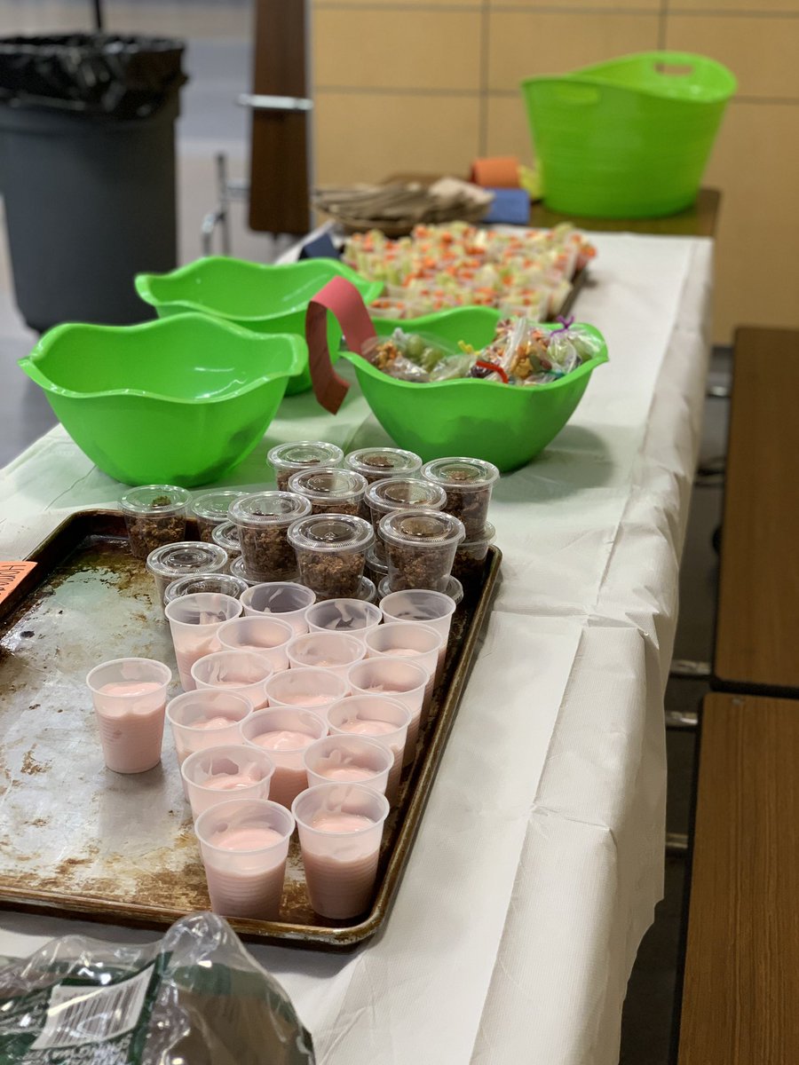 DuxburyMath's tweet photo. We also have the best snacks! Thanks @DHS_Breadboard 😋 go math team! https://t.co/QZfsCE3SE1