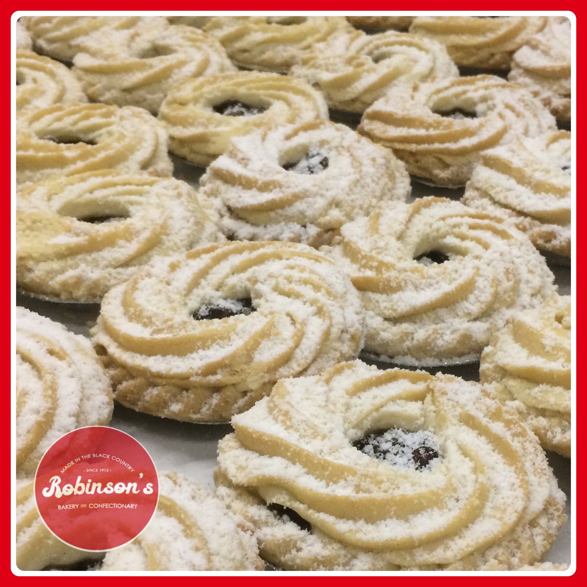 Our bakery elves are working overtime to keep up with demand for our famous #viennesemincepies so we will be restocked tomorrow #robinsonsbakery #westmidlands #westbromwich #oldbury #mincepies