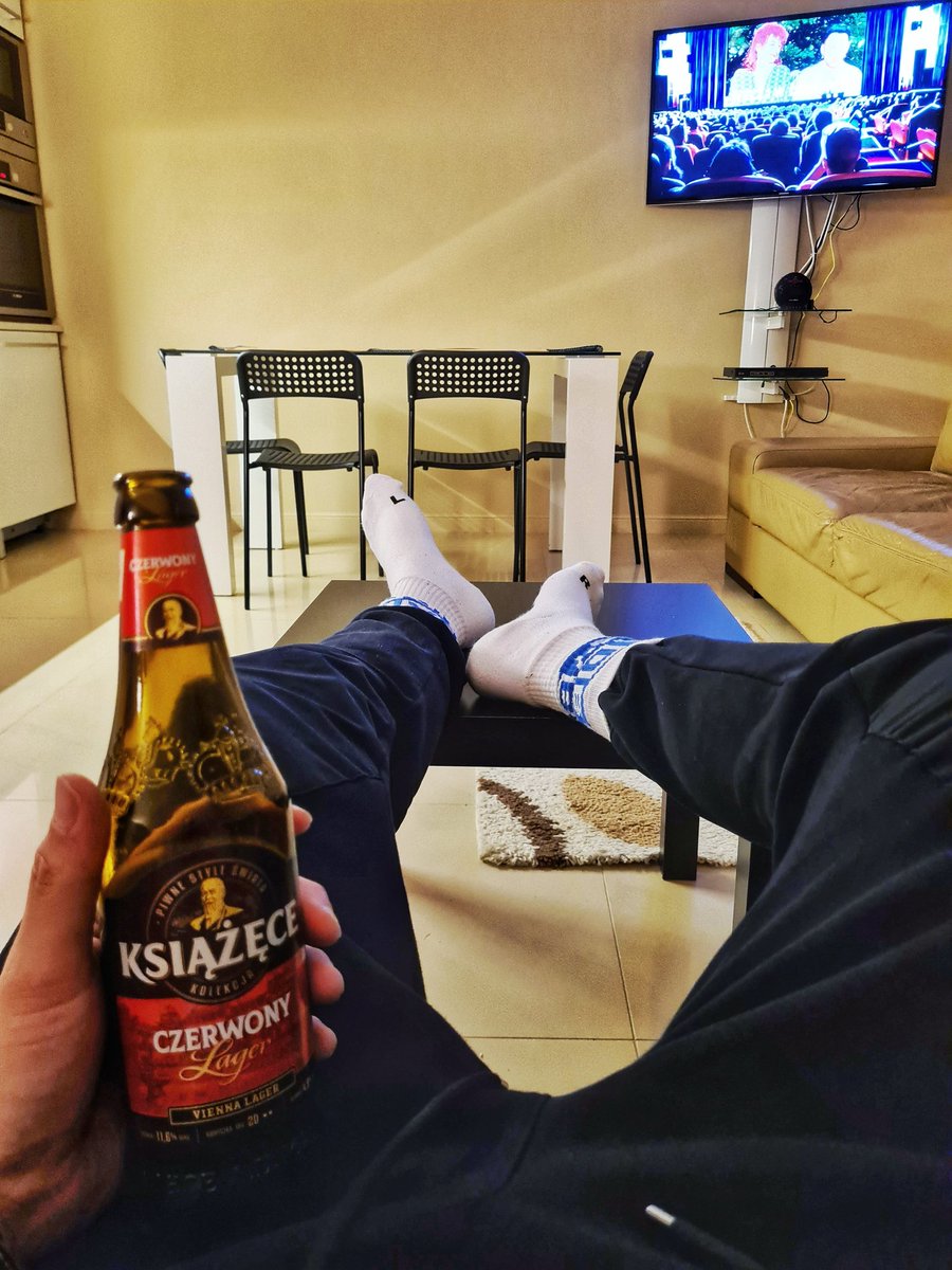 MasterGda's tweet photo. You know your place, sub. Don't waste time 😈🍻 #badboysocks #sneakerhead #sneakermaster #gaysocks #sniffmysocks #gaymaster #gaydominant #smellysocks https://t.co/aAF3rjN5Ox