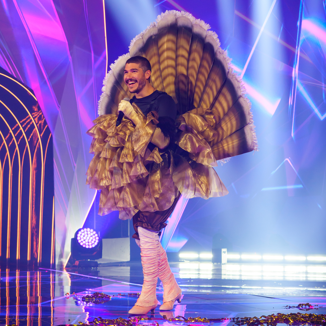 CMasques's tweet photo. MERCI à @Wilfred_LeB @methibert, Jason Roy-Léveillé et Johanne Blouin de s'être embarqués dans l'aventure de Chanteurs masqués et de nous avoir donné des frissons chaque dimanche soir! 💜👏 

⎯⎯⎯⎯⎯⎯⎯⎯⎯⎯
📺 Dimanche 18h30 à @TVAreseau et TVA+
#ChanteursMasqués https://t.co/QLlJ1OTCoT
