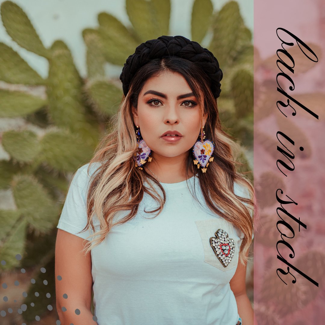 SOLOLIShop's tweet photo. A headband fit for a queen, but you already knew that 👑 

All colors and patterns have been restocked 🙌🏽

Shop online link on bio or at https://t.co/Incsm7uw9z 💌

#sololi 
#shopsololi 
#latinaowned 
#nybusiness 
#shoplocalshopsmall 
#style
#miami
#newyork
#california
#headba https://t.co/Ycups1UPjO