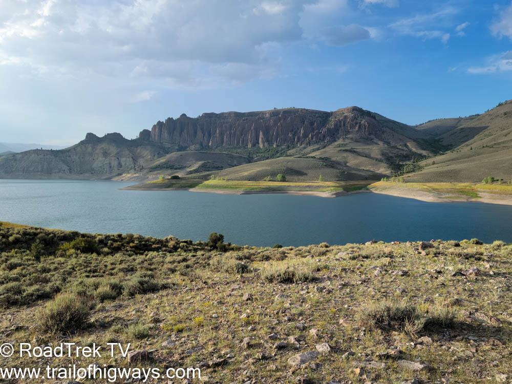 RoadTrekTV's tweet photo. Spend several hours here wandering around wait for the light to become a sunset
:
#optoutside #hiking #rockymountains #outdoorapparel #roadtrip #trail #hike #trailtrash #flyfishing #flytying #colorado #getoutside #lovelives #outdooradventures #hiking #outdoorapparel #trailbum https://t.co/rnCbCWXH2L