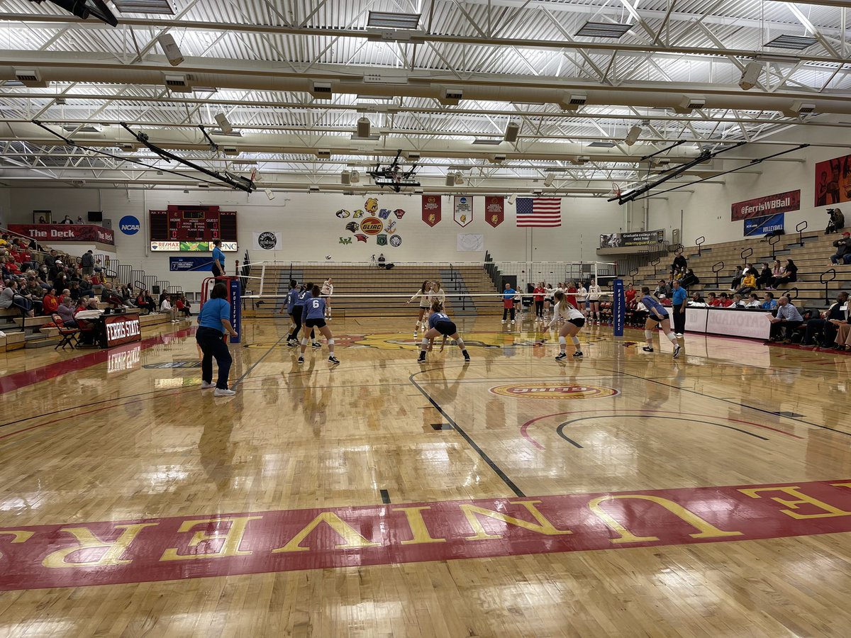 ROCKtheNCAA's tweet photo. First serve #RockTheNCAA https://t.co/70MVgycjJC