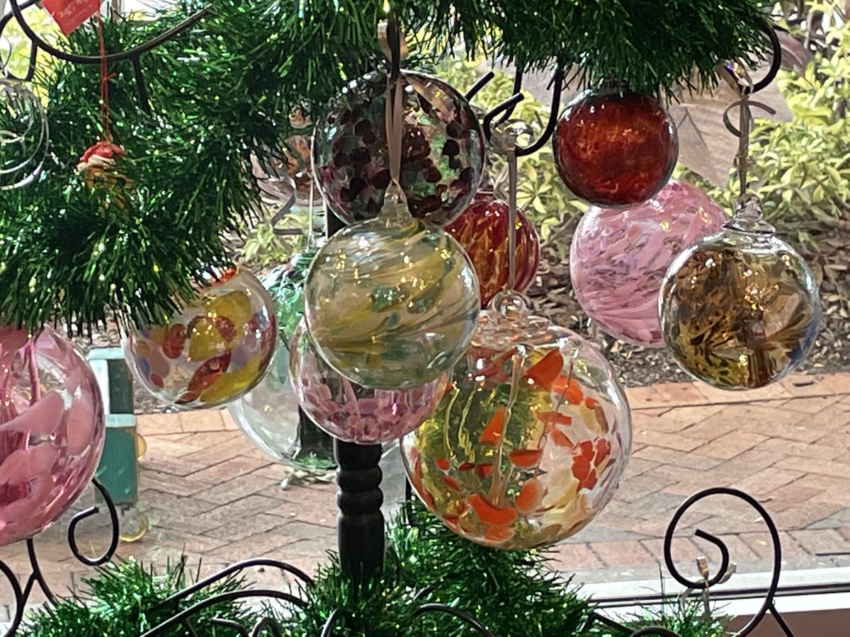 PixieDustSRQ's tweet photo. Hand made Witch balls and Friendship balls in a wide variety of colors.  Friendship balls are given as a symbol of everlasting friendship.  Witch balls were once thought to offer protection. https://t.co/INFDTBco5U