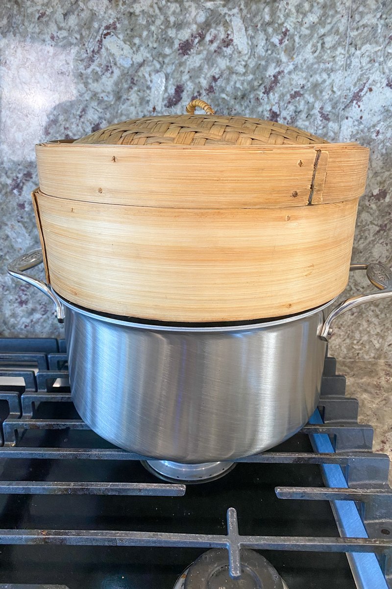 BringOnTheSpice's tweet photo. What makes filipino leche flan different??
Traditionally it's steamed and uses only egg yolks!
#holidays #FilipinoRecipe #lecheflan #sweets #Christmas2021 #Christmas #PinoyRecipe #CookingFAQ #HolidaysAreComing 
https://t.co/faX9g2rpc6 https://t.co/9MIUINvO7t
