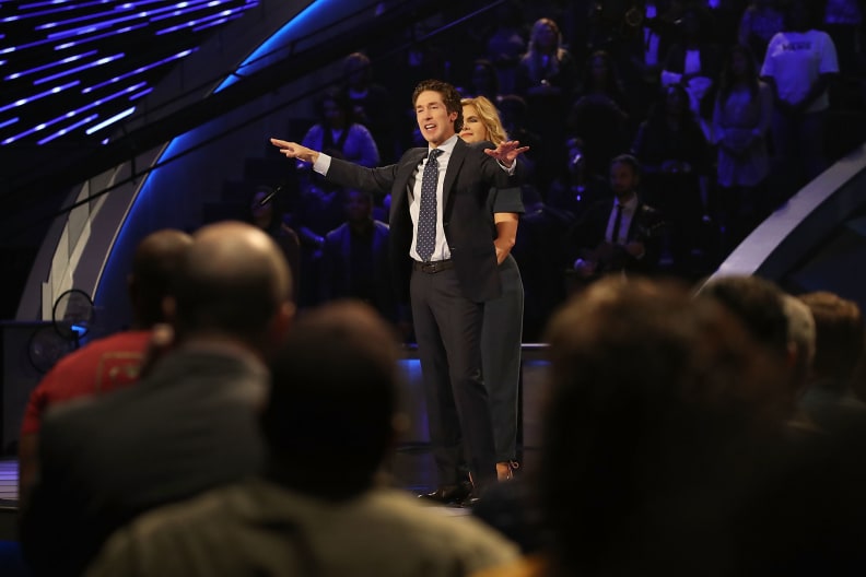 KPRC2's tweet photo. Breaking news: Money, checks found in wall of Joel Osteen’s Lakewood Church, years after $600K burglary -  https://t.co/fHP2kofcak #KPRC2 #hounews #HTX https://t.co/pGwDelCOMK
