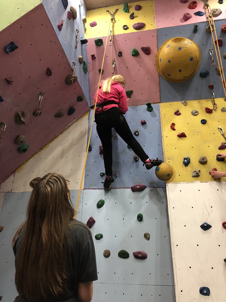 PHS_OutdoorEd's tweet photo. A keen climber working out their route at the junior climb club tonight whilst their belayer keeps them super safe!
Great work from all!
#climb #climbclub #outdoored #active https://t.co/TIqVVo1M8D