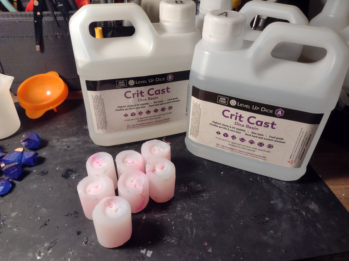 OttersMarket's tweet photo. Got my first batch of @CritCastResin. Can't wait to try it out. https://t.co/hJVBYcTDXb