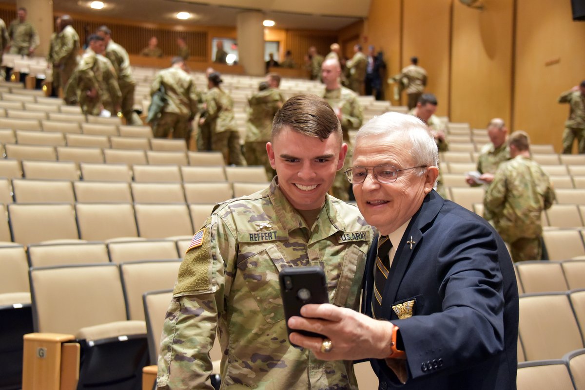 WPAOG's tweet photo. Tonight is Branch Night at West Point! #USMA2022 will discover which branch of the Army they will join upon graduation. Cadets will be joined by members of the Class of 1972, their 50-year Affiliate Class. Learn more about the 50-Year Affiliation Program: https://t.co/Z2kyFc84dW https://t.co/2ymAAvyW48
