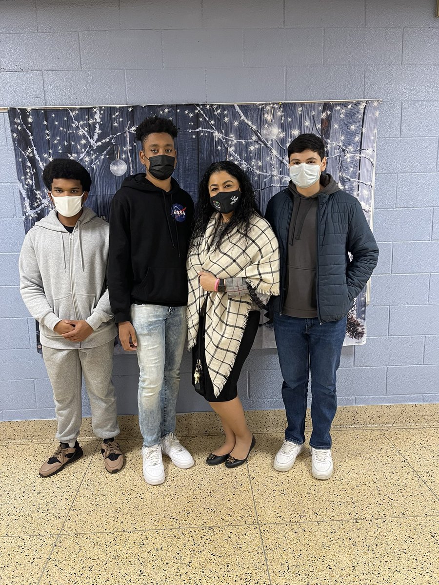 DrS_Hattar's tweet photo. Its an amazing day when your LHS Students come to visit.#ForeverALancer https://t.co/GBXoY8J2LQ