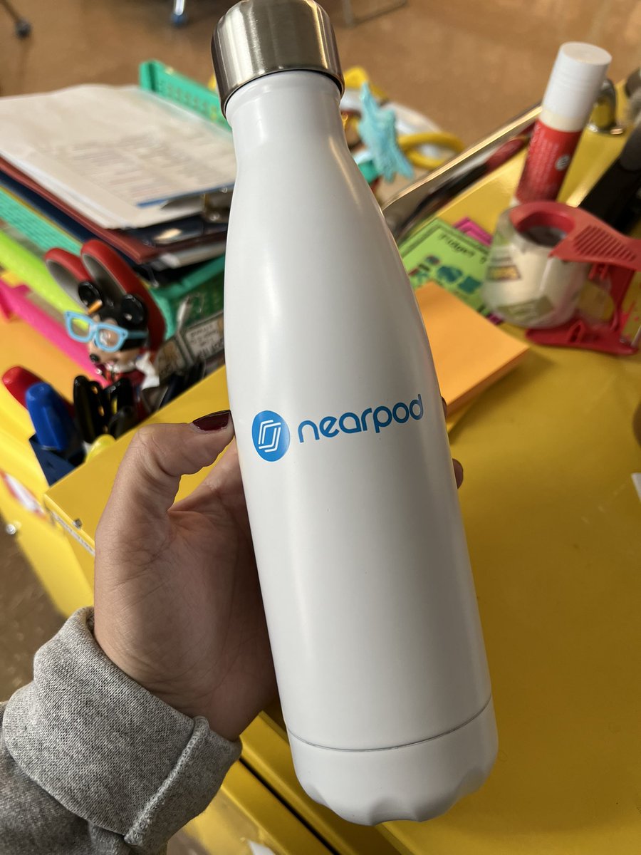 tallen_10's tweet photo. I loved chatting with @LaurenNearpod & @erikatepler on how we use @nearpod @PS10FortHill .It was so cool to have th visit us and see it in action. I love my swag tooπ₯€#nearpodexpert #Blinaction #edtechmodelteacher π©π½βπ»@SIBOD31 @DrMarionWilson @teacherromero72 @jenn_funes @LINC_PD https://t.co/bDTLTc1zYn